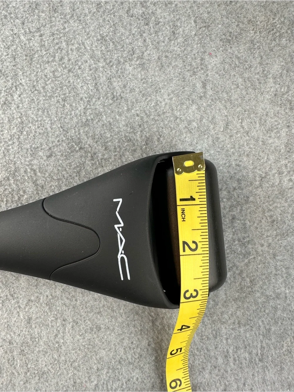 MAC Cosmetics Black Ergonomic Facial Ice Roller Massager Cryo Skincare Tool